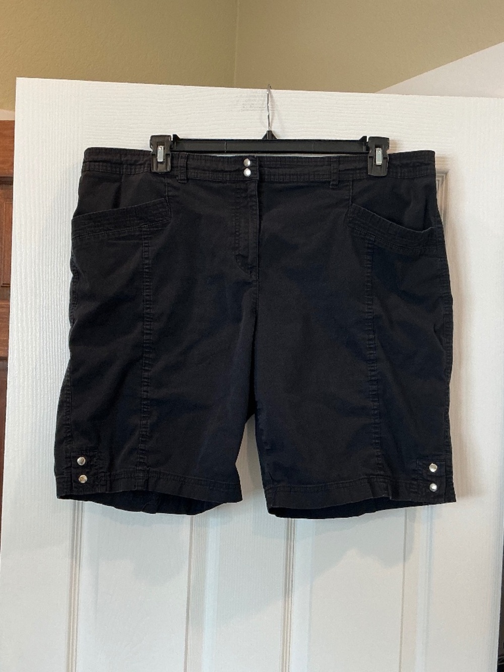 Karen Scott Black Bermuda Shorts 18